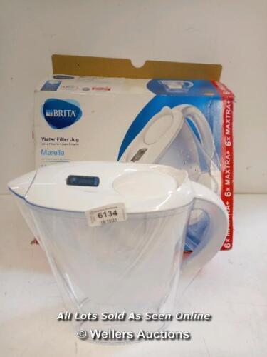 *BRITA WATER FILTER JUG / WITH FILTERS / NEW AND UNUSED / DAMAGED BOX