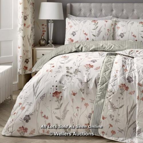 *LILY MANOR DELVALE DUVET COVER SET SIZE: KINGSIZE - 2 STANDARD PILLOWCASES, COLOUR: CORAL / RRP: £23.24 / TO BE COLLECTED FROM HOMESTEAD FARM / APPEARS NEW / OPEN PACKAGE [2975]