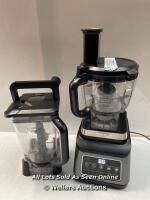 *NINJA 3 IN 1 FOOD PROCESSOR/SIGNS OF USE/POWERS UP