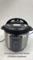 *INSTANT POT DUO GOURMET 9-IN-1 MULTI-PRESSURE COOKER / POWERS UP, SIGNS OF USE