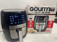 *GOURMIA 5.7L DIGITAL AIR FRYER WITH 12 ONE TOUCH COOKING FUNCTIONS / POWERS UP, MINIMAL SIGNS OF USE