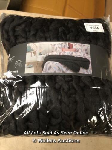 *MIKADO LIVING BROSNAN BLANKET COLOUR: CHARCOAL GREY / RRP: £97.99 / APPEARS TO BE NEW - OPEN BOX / ALL ITEMS TO BE BOOKED AND COLLECTED FROM HOMESTEAD FARM [2975]