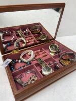 ASSORTED COSTUME JEWELLERY AND WATCHES IN A MIRRORED JEWELLERY BOX