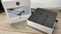 *BANG & OLUFSN E4 NOISE CANCELLING EARPHONES / MINIMAL SIGNS OF USE / POWERS UP & APPEARS FUNCTIONAL