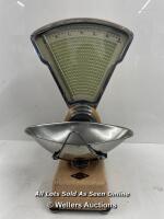 VINTAGE MATTOCKS AUTOMATIC SCALES NO. 304087 IN GOOD CONDITION. 60CM HIGH