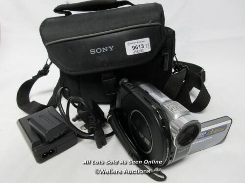 *SONY HYBRID PLUS MEGA PIXEL WIDE LCD VIDEO CAMERA MODEL DCR-DVD410E INC. X1 BATTERY, X1 CHARGER AND CASE