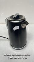 *BREVILLE ELECTRIC KETTLE / POWERS UP / SIGNS OF USE