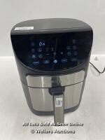 *GOURMIA 6.7L DIGITIAL AIR FRYER / POWERS UP, SIGNS OF USE