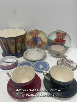 *NEAR PAIR OF CROWN DEVON OVERSIZE TEA CUPS AND SAUCERS, OTHER DECORATIVE ITEMS