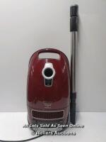 *MIELE COMPLETE C3 CAT AND DOG PRO VACUUM / POWERS ON WITH SUCTION / SIGNS OF USE