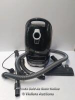 *MIELE COMPLETE C3 VACUUM CLEANER / POWERS ON WITH SUCTION / SIGNS OF USE