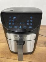 *GOURMIA 6.7L DIGITIAL AIR FRYER / POWERS UP SIGNS OF USE