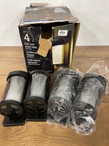 *4X SOLAR POST ACCENT LIGHTS, MINIMAL SIGNS OF USE, 1X SOLAR PANEL MISSING