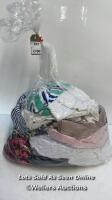 *BAG OF PRE-OWNED MIX CLOTHES MAJORITY LADIES CLOTHES
