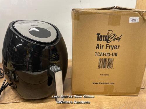 *TOTAL CHEF 3.6L AIR FRYER / POWERS UP, MINIMAL SIGNS OF USE