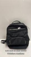 * TARGUS NEWPORT BACKPACK FOR LAPTOPS / MINIMAL SIGNS OF USE / ONE ZIP DAMAGED