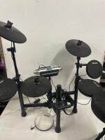 *CARLSBRO CSD120 ELECTRONIC DRUM KIT / SIGNS OF USE / POWERS UP / SEE IMAGES FOR PARTS / NO POWER CABLE
