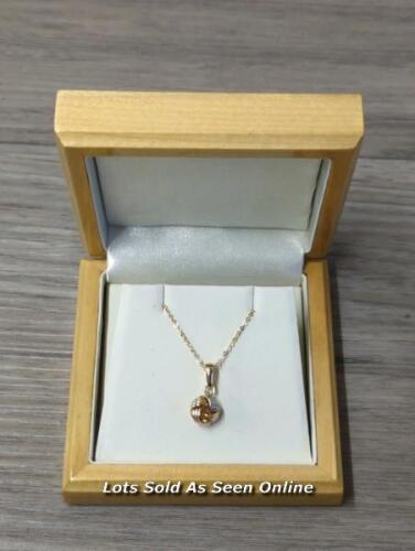 *14 CARAT TRI-COLOUR KNOT PENDANT / MINIMAL SIGNS OF USE / BOXED