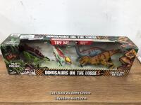 *LIGHT & SOUNDS DINOSAURS SET / 1X MISSING, OTHERWISE NEW