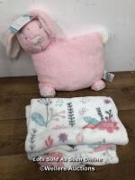 *SNUGGLE ME TOO 2PC SET / SIGNS OF USE