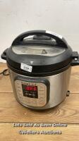*INSTANT POT DUO 7 IN 1 ELECTRIC PRESSURE COOKER (6L / 1000W) / POWERS ON HEAVY SIGNS OF USE