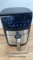 *GOURMIA 6.7L DIGITIAL AIR FRYER / POWERS ON/SIGNS OF USE