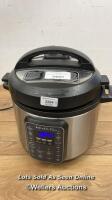 *INSTANT POT DUO GOURMET 9-IN-1 MULTI-PRESSURE COOKER / POWERS UP SIGNS OF USE