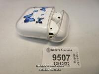 *APPLE AIRPODS / A1938 / SERIAL: GFHZXCDDJMMT INCL. CASE / BLUETOOTH CONNECTION TESTED