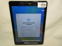 *APPLE IPAD - 5TH GEN / A1822 / 128GB / SERIAL: GCTVT07SHLFD / I-CLOUD (ACTIVATION) UNLOCKED / POWERS UP & APPEARS FUNCTIONAL