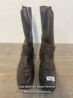 * FRYE BOOT COMPANY HARNESS BOOTS MODEL 77300 OILED BROWN - WOMEN'S SIZE 9 M / PRE-OWNED / STAFF REF: B