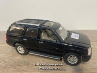 * 1:18 ANSON 2002 CADILLAC ESCALADE BLACK HARD TO FIND / WING MIRRORS ARE STORED IN THE BOOT / STAFF REF: B