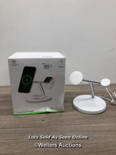 *BELKIN 3-IN-1 15W WIRELESS CHARGER / POWERS UP AND CHARGES, MINIMAL SIGNS OF USE