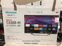*HISENSE 43A7HQTUK 43" QLED 4K ULTRA HD SMART TV / WITH POWER, WITH REMOTE, WITH STAND AND SOME SCREWS, SCREEN DAMAGED