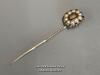 *A GEORGIAN 9CT GOLD MOURNING STICKPIN WITH PEARLS, 6CM LONG