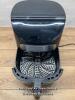 *GOURMIA 6.7L DIGITIAL AIR FRYER / POWERS UP / SIGNS OF USE - 4