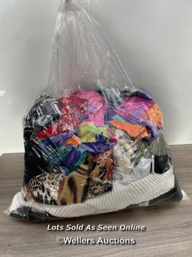 *BAG OF ASSORTED LADIES CLOTHES