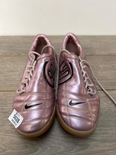 *NIKE TOTAL 90 III TF ASTROTURF FOOTBALL BOOTS PINK BLACK SIZE UK 5 RARE COLOUR / SIGNS OF USE