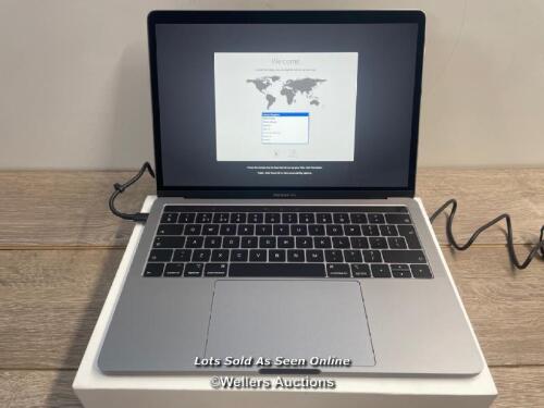 *APPLE MACBOOK PRO RETINA / 13.3" / 2019 / 128GB SSD / 8GB RAM / 1.4GHZ CORE I5 / SPACE GREY / ICLOUD UNLOCKED. VERY GOOD COSMETIC CONDITION (ONE SMALL SCRATCH SEE IMAGES) , TOUCHPAD FUNCTIONAL, INCLUDES BOX AND CHARGER (NOT ORIGINAL)