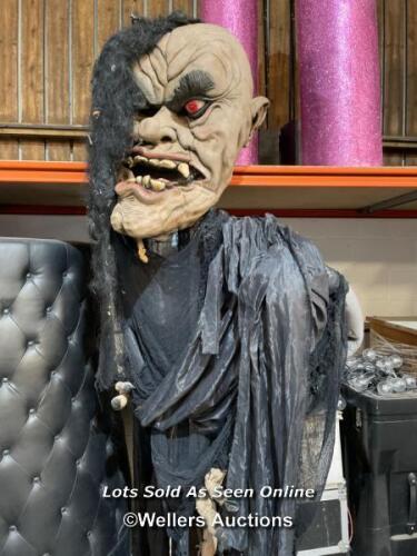 *LARGE SPOOKY MAN WALL PIECE, 200CM (H) X 130CM (W), DAMAGED WRIST, FINGER & CHIN, SEE IMAGE / ITEM LOCATION: BRISTOL (BS35), FULL ADDRESS WILL BE GIVEN TO WINNING BIDDER