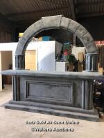 *LARGE STONE-LOOK ARCHWAY BAR, 290CM (H) X 296CM (W) X 100CM (D) / ITEM LOCATION: BRISTOL (BS35), FULL ADDRESS WILL BE GIVEN TO WINNING BIDDER