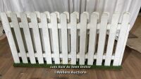 *JOB LOT OF WHITE AND NATURAL PICKET FENCING ON ARTIFICAL GRASS BASES, VARIOUS SIZES AND LENGTHS / ITEM LOCATION: BRISTOL (BS35), FULL ADDRESS WILL BE GIVEN TO WINNING BIDDER