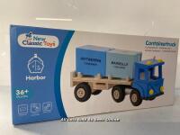 *NEW CLASSIC TOYS 10910 WOODEN TRUCK WITH 2 CONTAINERS / NEW [2996]