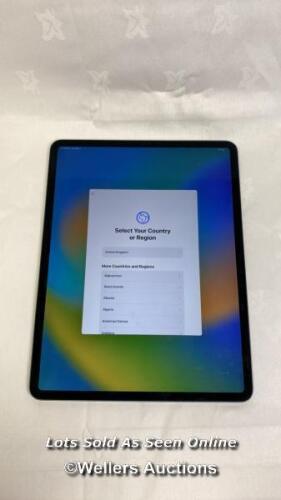 *APPLE IPAD PRO 12.9'' 4TH GEN (2020) / A2229 / 256GB / SERIAL: DMPDDWBXNR71 / I-CLOUD (ACTIVATED) LOCKED / POWERS UP & APPEARS FUNCTIONAL