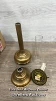 *LARGE ANTIQUE TWIN BURNER BRASS OIL LAMP WITH COLUMN STYLE STAND AND GLASS TOP / C19