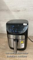 *GOURMIA 6.7L DIGITIAL AIR FRYER / POWERS UP, SIGNS OF USE / C30