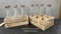 *2X SETS OF DRINKS BOTTLES AND DECORATIVE CRATES, ONE OF WHICH NEEDS FIXING / D3