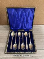A CASED SET OF SIX HALLMARKED SILVER TEA SPOONS, WEIGHT 67G