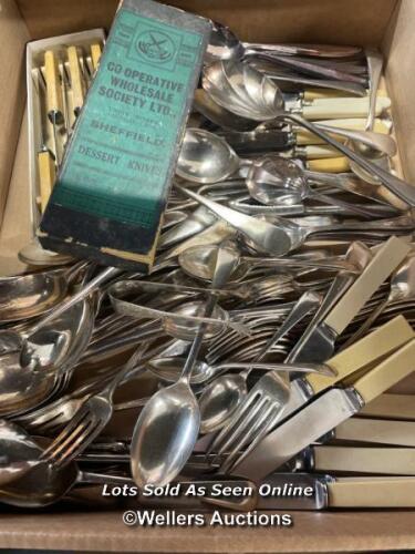 VINTAGE CUTLERY INCLUDING BOXED DESSERT KNIVES AND SUGAR NIPS