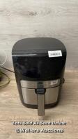 *GOURMIA 6.7L DIGITIAL AIR FRYER / POWERS UP, MINIMAL SIGNS OF USE / A11