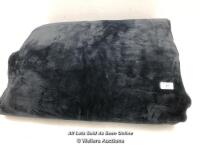 *MON CHATEAU LUXE FAUX FUR CHANNEL THROW - 60X70 [2999]